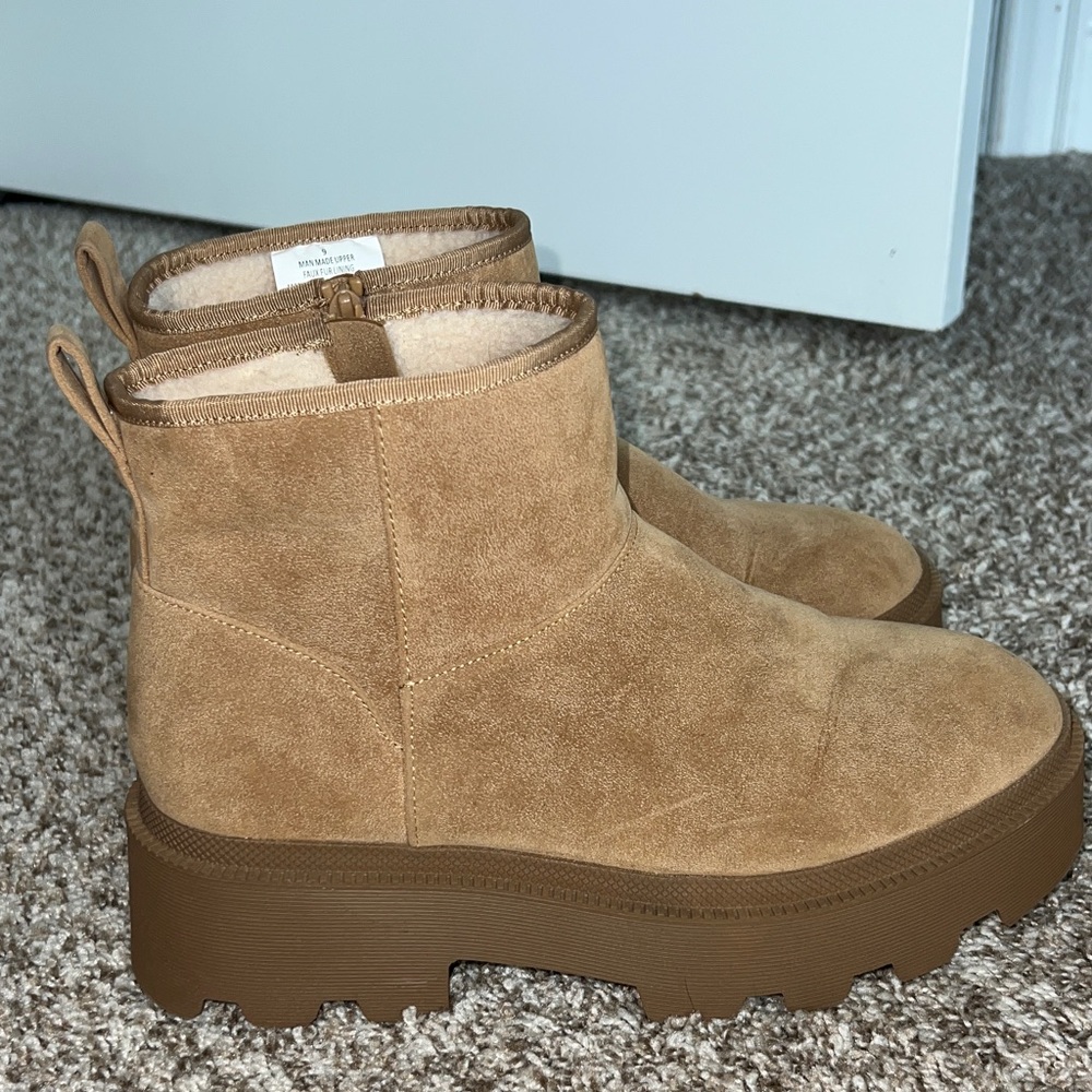 Universal Thread Wedge Tan Suede Boots with Sherpa lining Size 9 - Picture 4 of 9